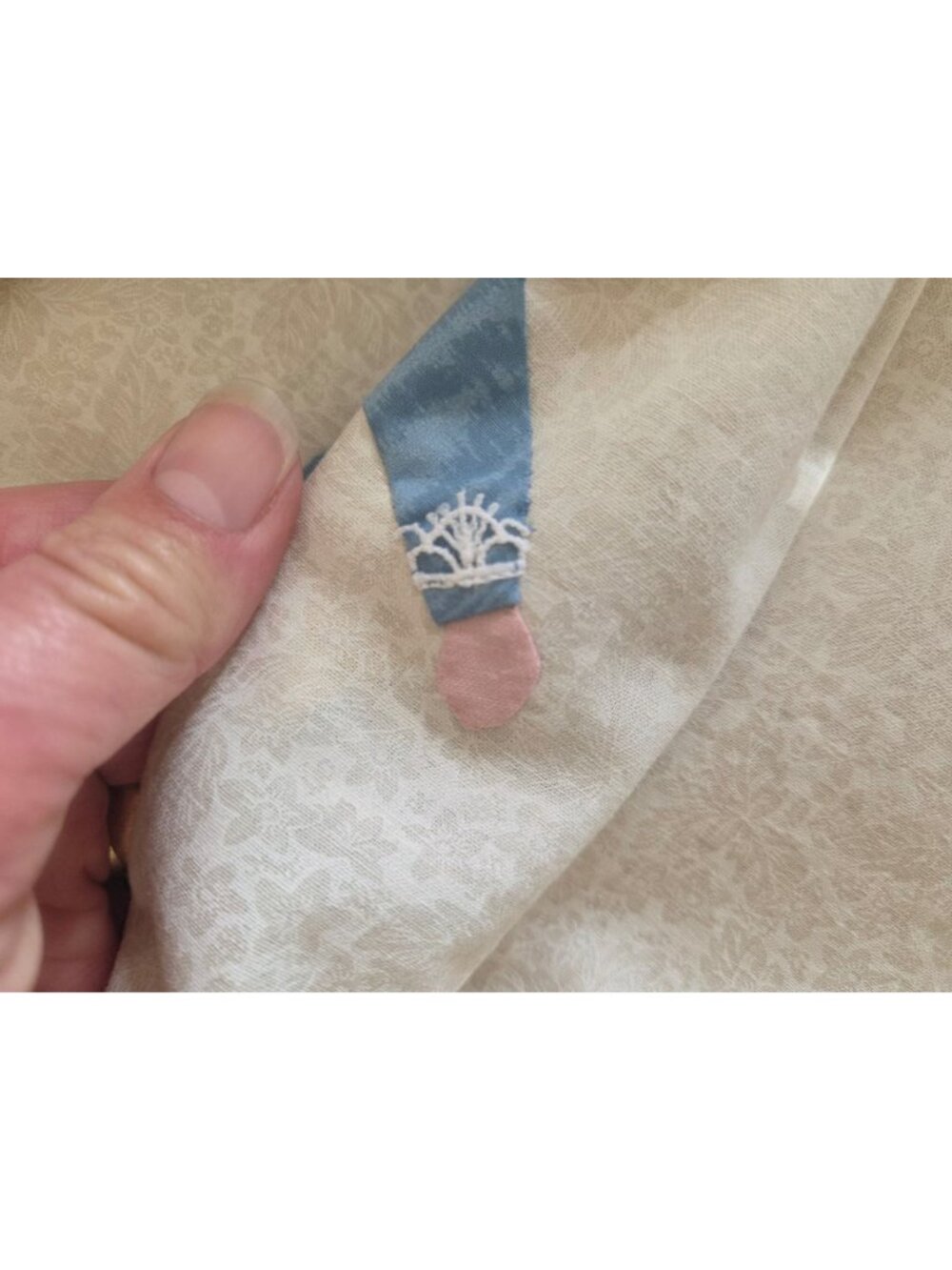 VTG Handmade Quilt Top Victorian Lady Floral Bow Border 75x65 Cream Blue Cotton - Picture 12 of 14